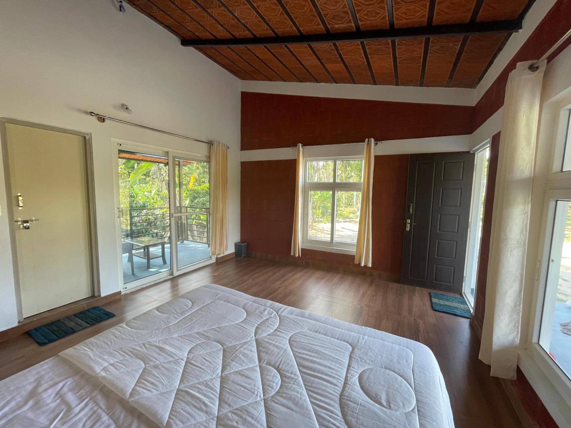 Ponnampet Lake Ripples - Farmstay & Camping מראה חיצוני תמונה