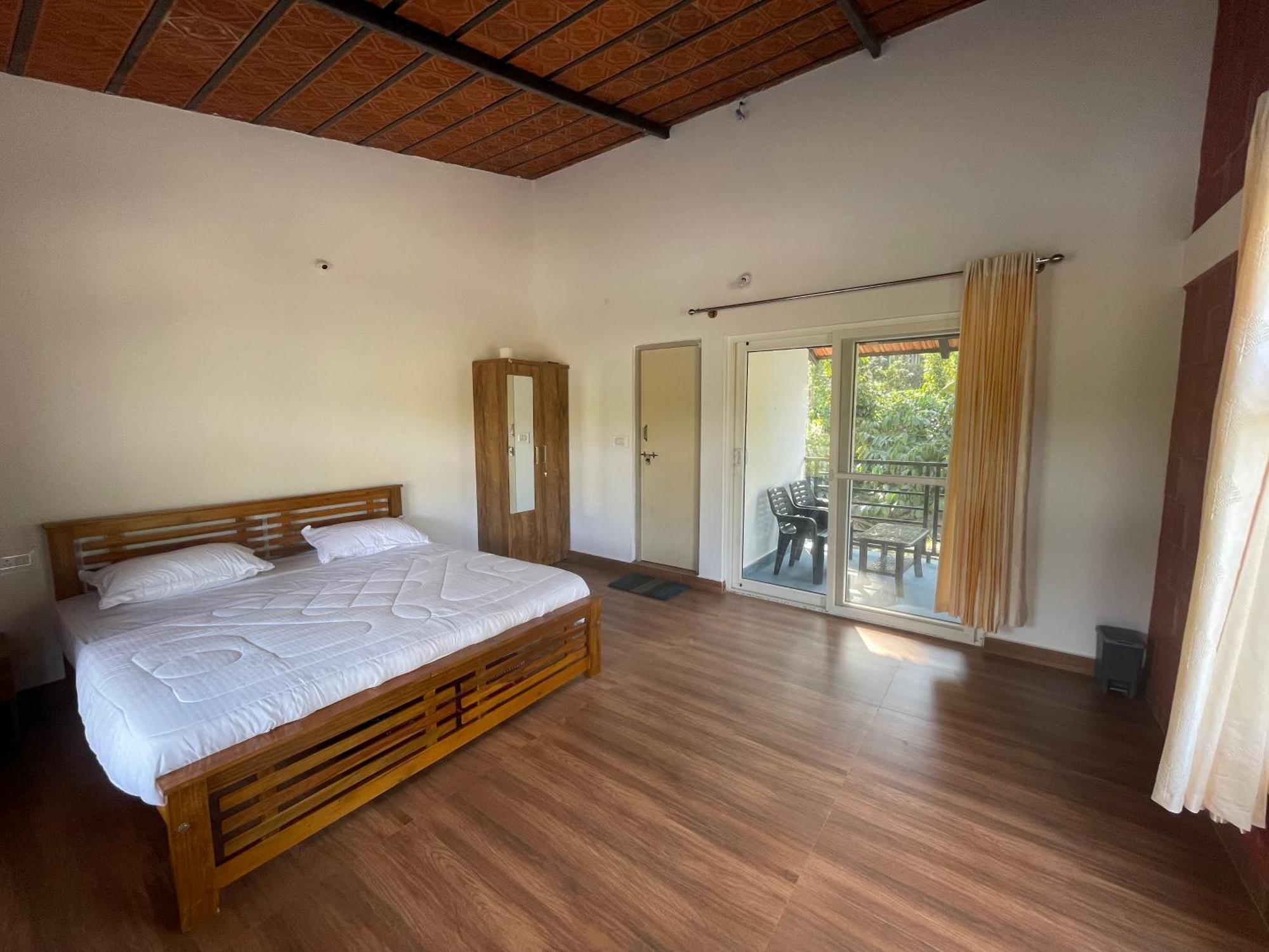 Ponnampet Lake Ripples - Farmstay & Camping מראה חיצוני תמונה
